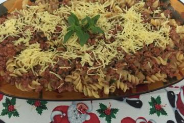 Fusilli ao molho de linguiça toscana