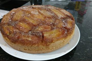 BOLO DE BANANA CARAMELIZADA (INVERTIDO), DE LIQUIDIFICADOR