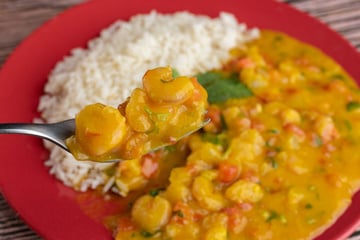 Bobó de camarão cremoso com mandioca no ponto certo sem ficar grudenta