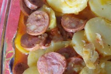 Calabresa com batata na panela de pressão