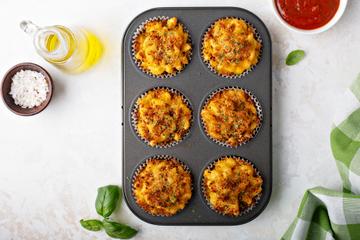 Muffin de macarrão com queijo e bacon