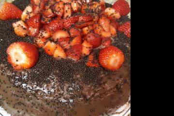Bolo de chocolate com morango