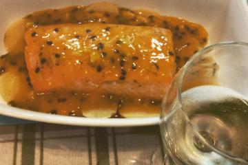 Salmão ao molho de maracujá