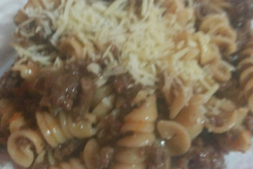 Macarrão com carne moída