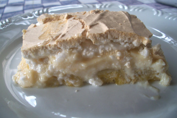 Torta de banana com creme e suspiro do Marcelo