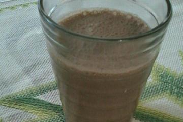 Batida de frutas e chocolate