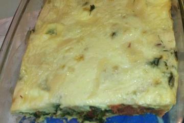 Torta de espinafre com presunto e queijo