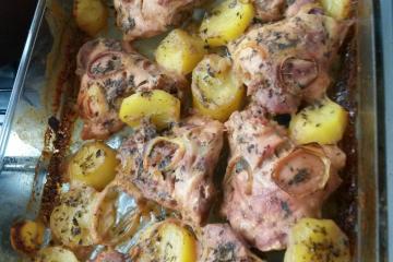 Sobrecoxas de frango com Creme de cebola e orégano