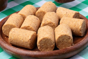 Paçoca rolha caseira de amendoim simples e tradicional com apenas 3 ingredientes