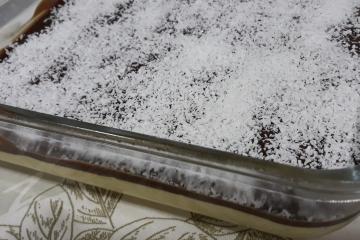 Mousse de maracujá com cobertura de chocolate