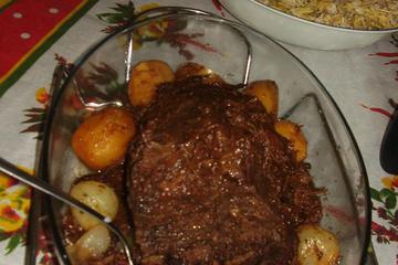 Carne assada com batatas