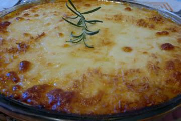 Escondidinho de mandioca com carne assada
