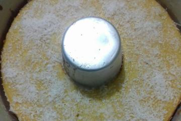 Bolo cremoso de milho verde