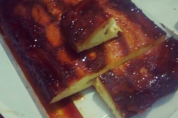Torta de banana caramelizada