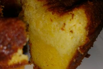 Bolo de fubá cremoso