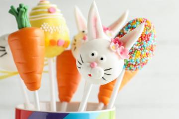 Cake pop de bolo de cenoura