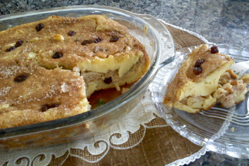 Torta de banana, passas e canela