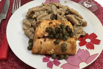 Salmão ao molho de alcaparras
