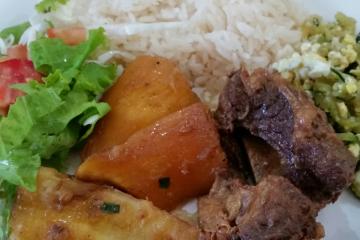 Costela com mandioca na cerveja