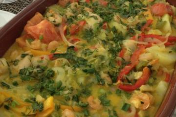 Moqueca de pirarucu com camarões