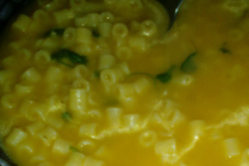 Caldo de abóbora com massinha