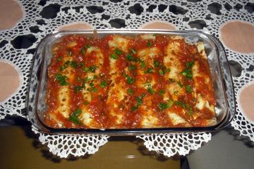 Panqueca com creme de ricota ao molho vermelho