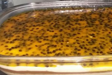 Mousse de maracujá com brigadeiro