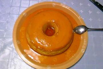 Pudim de leite condensado na panela de pressão