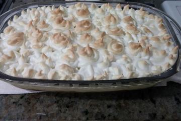 Torta de banana com creme e suspiro do Marcelo
