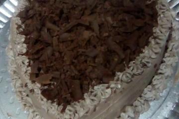 Bolo mousse de chocolate e prestígio