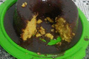 Bolo de cenoura com recheio de coco e cobertura de chocolate