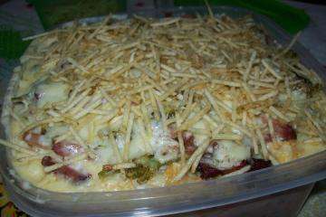 Batata recheada de frango e brócolis