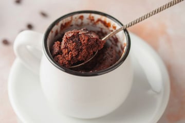 Bolo de caneca na airfryer que fica mais fofinho que no micro-ondas