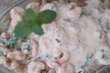Macarrão ao molho branco com camarão