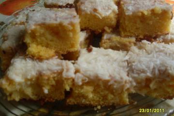 Bolo de fubá com coco