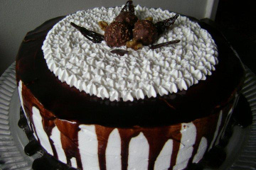Bolo com creme de Nutella e nozes