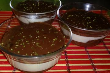 Mousse de limão com cobertura de chocolate