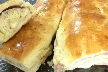 Pão recheado com presunto
