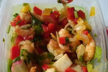 Salada de camarão com kani-mine