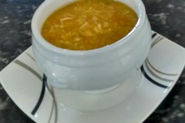 Sopa de batata baroa, frango e curry