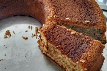 Tenha um café da manhã delicioso com este bolo de banana com aveia