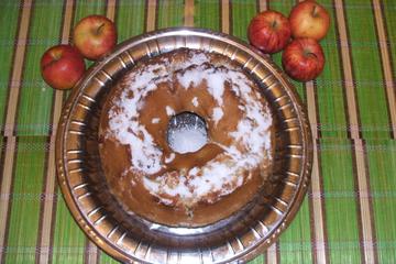 Bolo de maçã com nozes