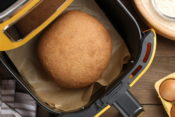 Nunca foi tão fácil fazer pão de forma caseiro na airfryer com a receita do TudoGostoso