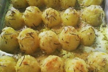 Batata bolinha com alecrim