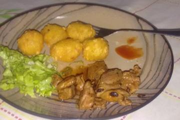 Bolinha de batata com queijo