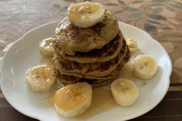 Palavras que enchem a barriga: Panquecas de banana com xarope de