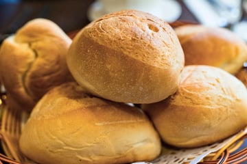 Pãozinho de aveia na airfryer de apenas 4 ingredientes e que fica pronto em 15 minutos