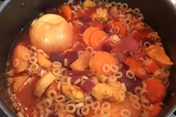 Sopa de Legumes com Frango e Macarrão