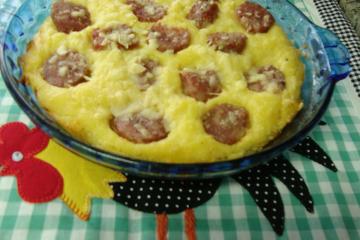 Purê de aipim com linguiça e queijo