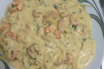 Macarrão ao molho branco com camarão